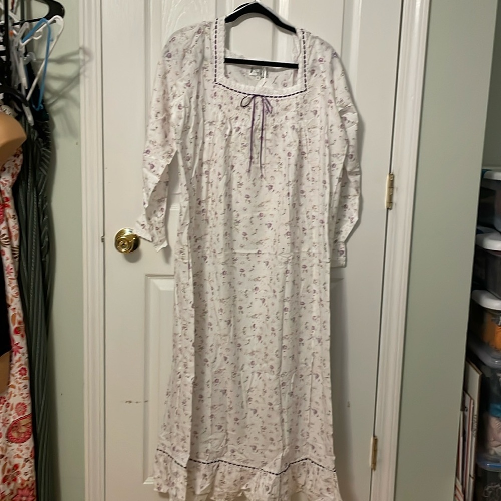 Romantic cotton nightgown, lilac rose, size M (8/10) The 1 for U brand NEW